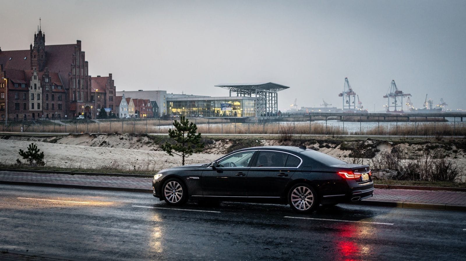 Airport Transfers and Limousine Tours